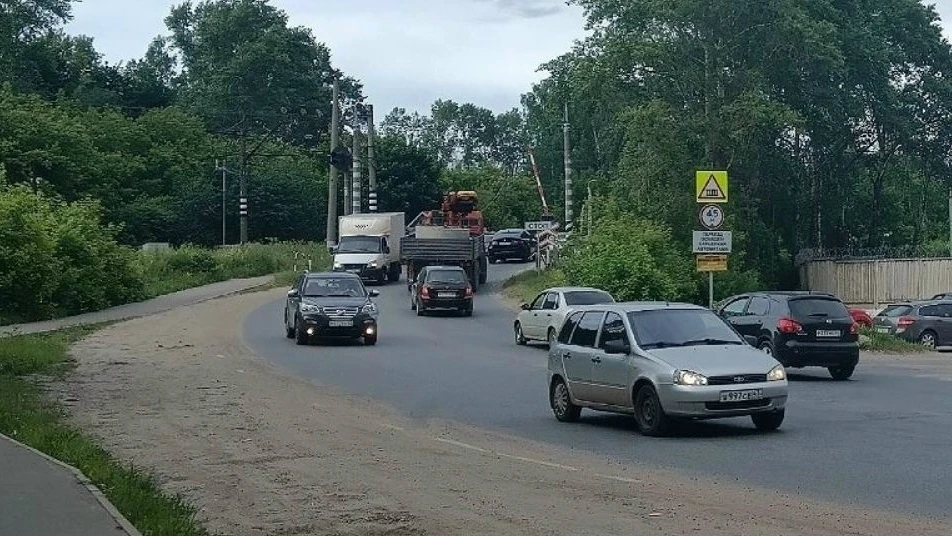 Железнодорожный переезд в Кирове закроют на ремонт 
 
Водители временно не смогут ездить через желез