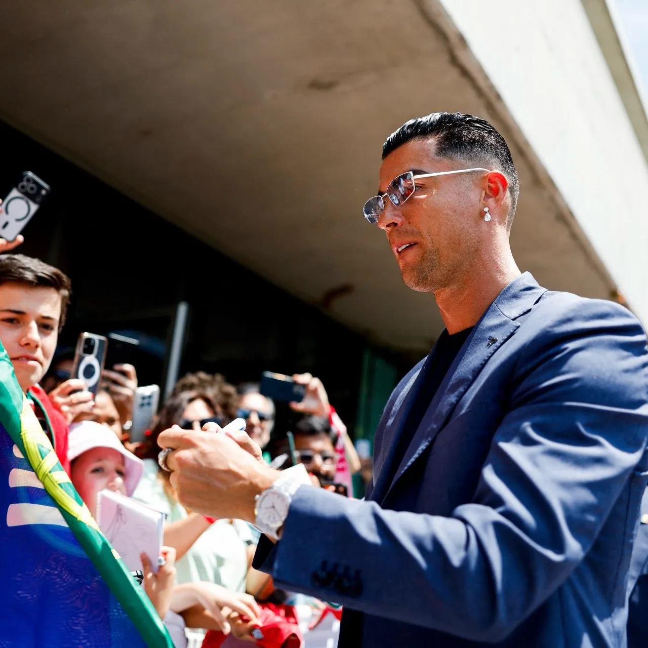 🇵🇹 Криштиану Роналду в IG:

Мы начали свой путь, опираясь на силу миллионов португальцев. Спасибо,
