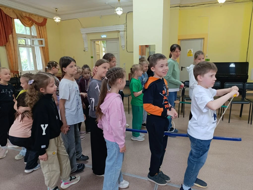 Двенадцатый день школьного лагеря! 🙌☀
Сегодня ребята с утра сделали зарядку, а после вкусного и пол