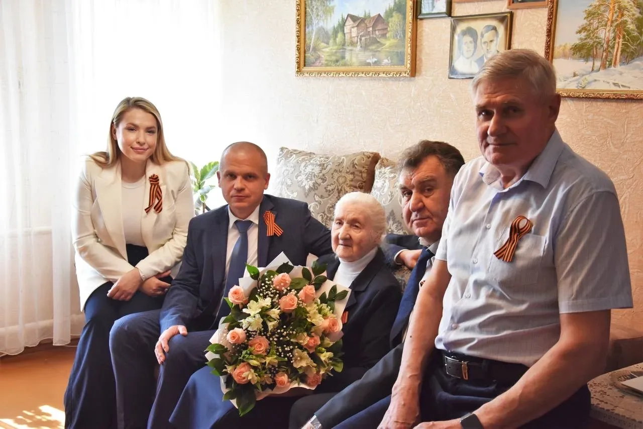Ветераны Великой Отечественной войны принимают поздравления с наступающим Днем Победы

В преддверии 