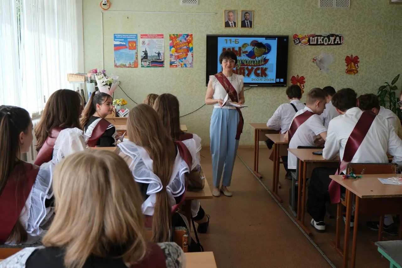 ПОСЛЕДНИЙ ШКОЛЬНЫЙ УРОК 11-Б КЛАССА

26 мая в родной гимназии состоялся незабываемый и торжественный