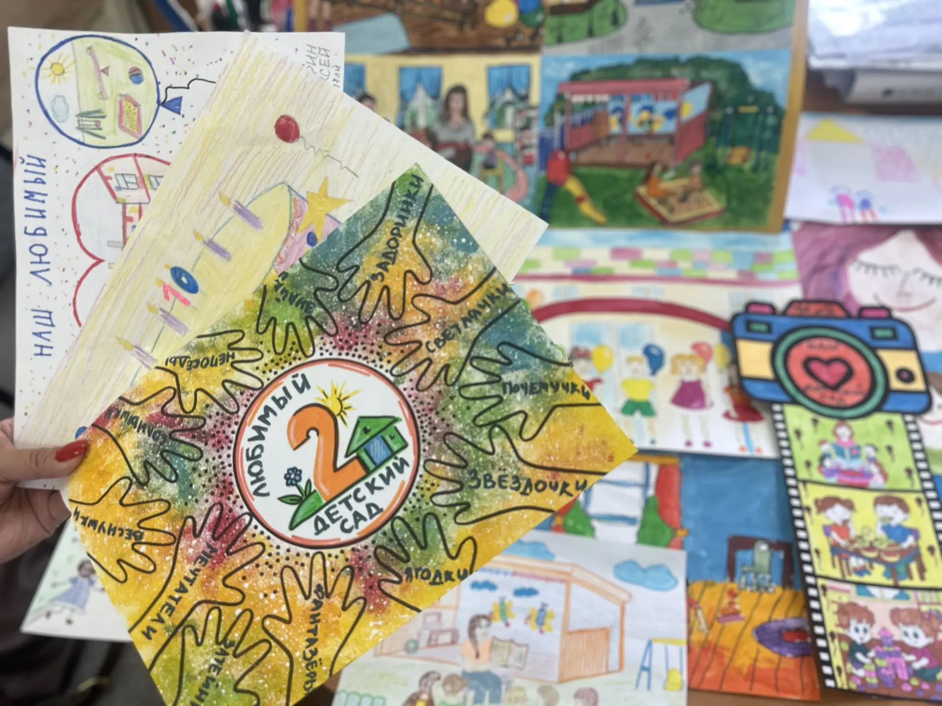 Напоминаем о конкурсе рисунков «Мой любимый детский сад»! 🎨

🥳 По вашим многочисленным просьбам мы