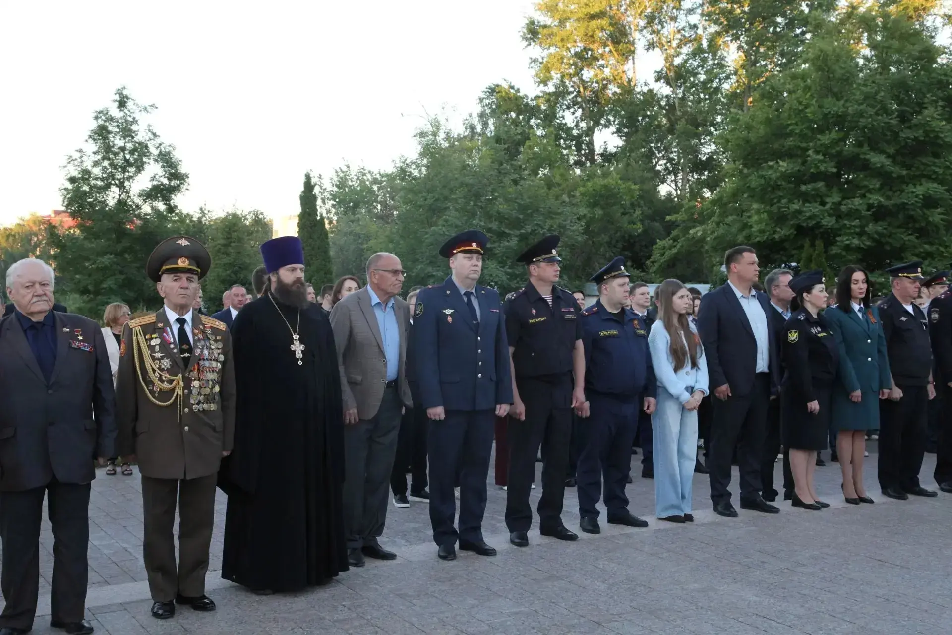 Помните!
Через века, через года, —
помните!
О тех,
кто уже не придет никогда, —
помните!...

Детям с