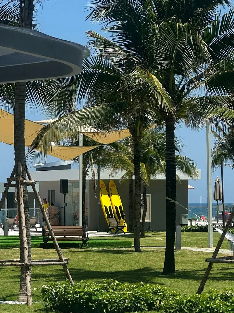 Вьетнам 🇻🇳 

Выходишь из отеля и через 300 метров море. Lugano Hotel & Resort Cam Ranh 5* — настоя