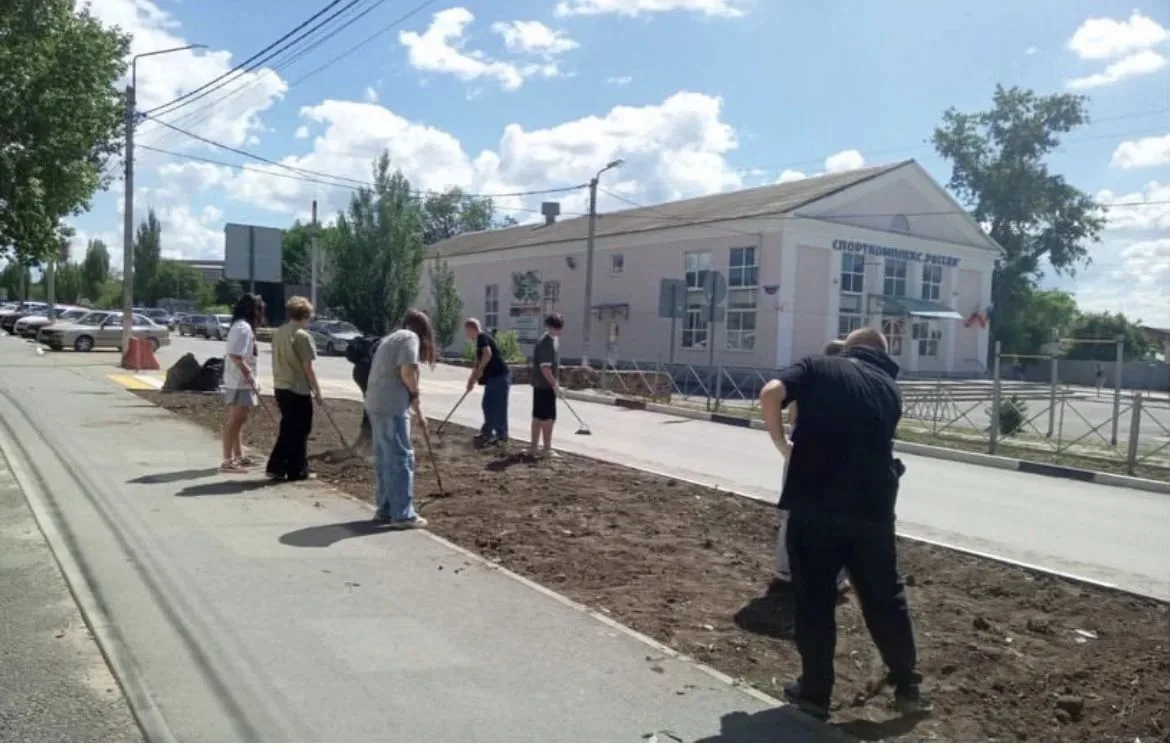💯 В Миллерово продолжается трудоустройство несовершеннолетних граждан в летний период. Для каждого 