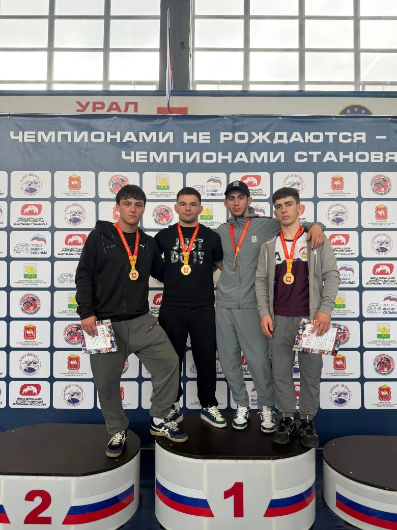 В Челябинске прошло первенство Уральского Федерального округа по греко-римской борьбе среди молодежи