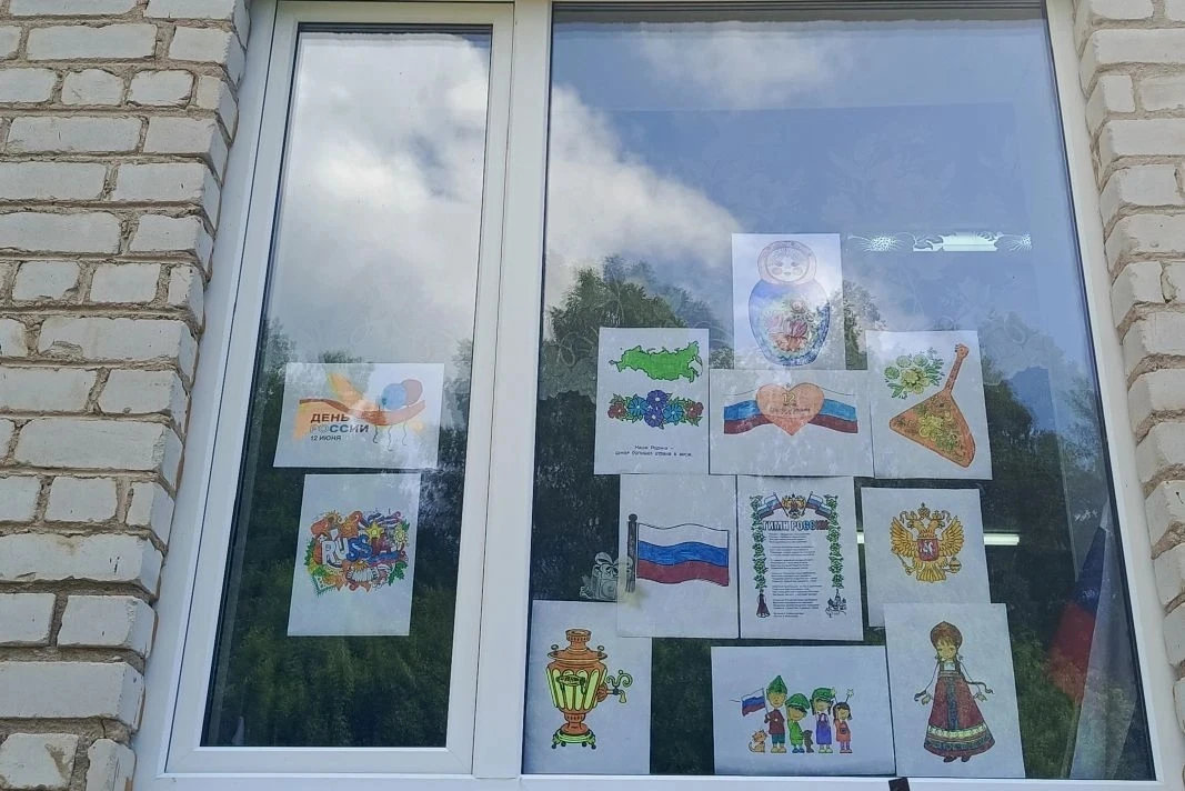 ✨ Дети рисуют Россию: в пришкольном лагере «Солнышко» прошла патриотическая акция

Сегодня в нашем л