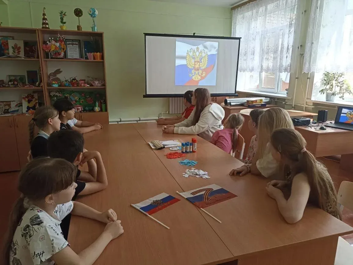 🇷🇺В преддверии Дня России в Центре развития творчества детей и юношества прошёл тематический масте