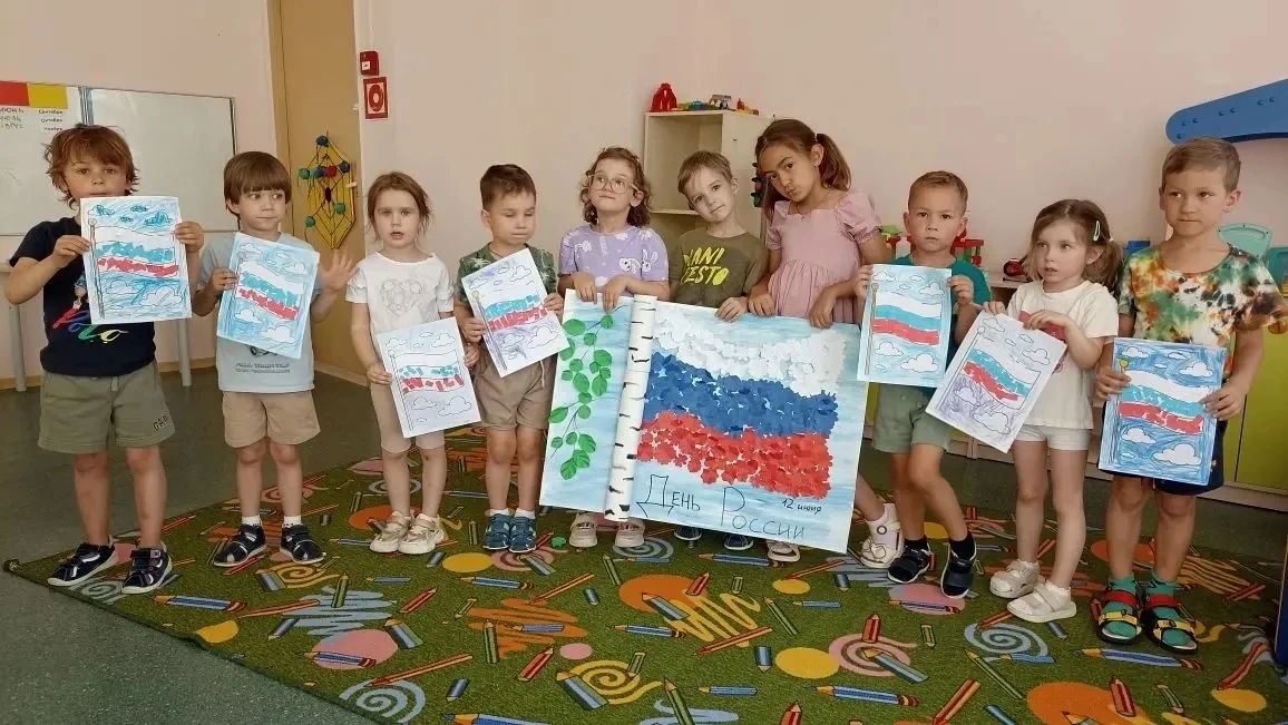 Накануне праздника 🇷🇺

В дошкольном отделении школы (Б.Декабрьская, 1) всю неделю накануне праздни