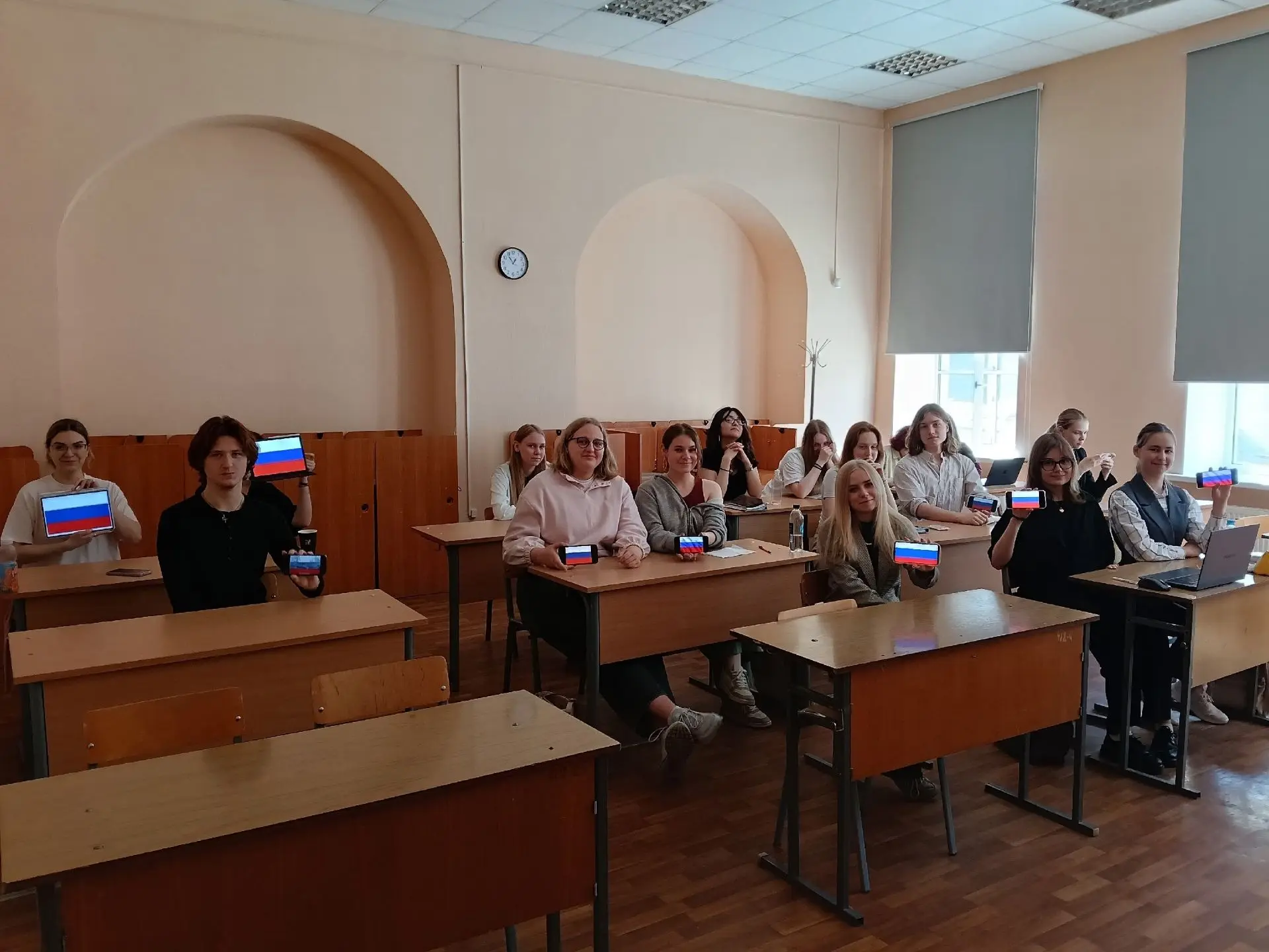 В Институте иностранных языков на неделе с 8 по 13 июня состоялся цикл кураторских встреч в рамках п