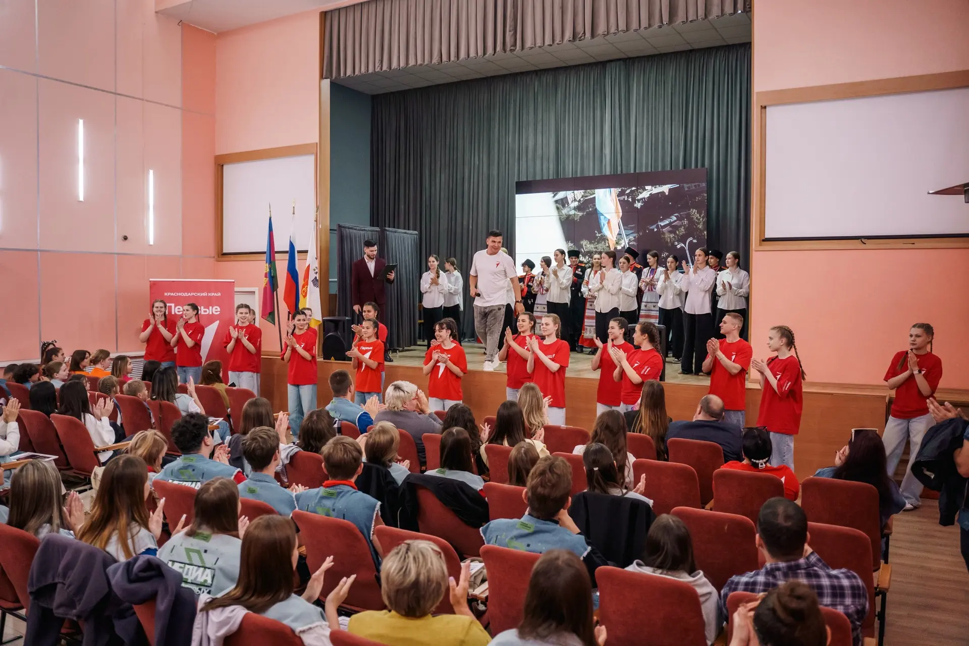 🎧🥇Известный кубанский автор и исполнитель Миха Бунин создал композицию, которая призвана стать объ