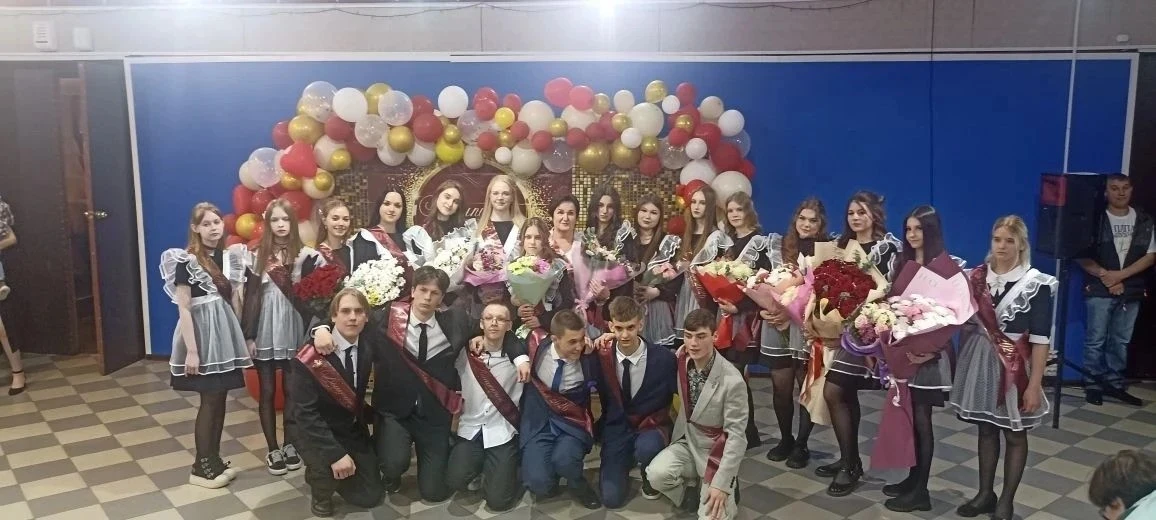 🔔 В добрый путь, выпускники! 🎓
✨ Май- время надежд, улыбок и лёгкой грусти. Для одиннадцатиклассни
