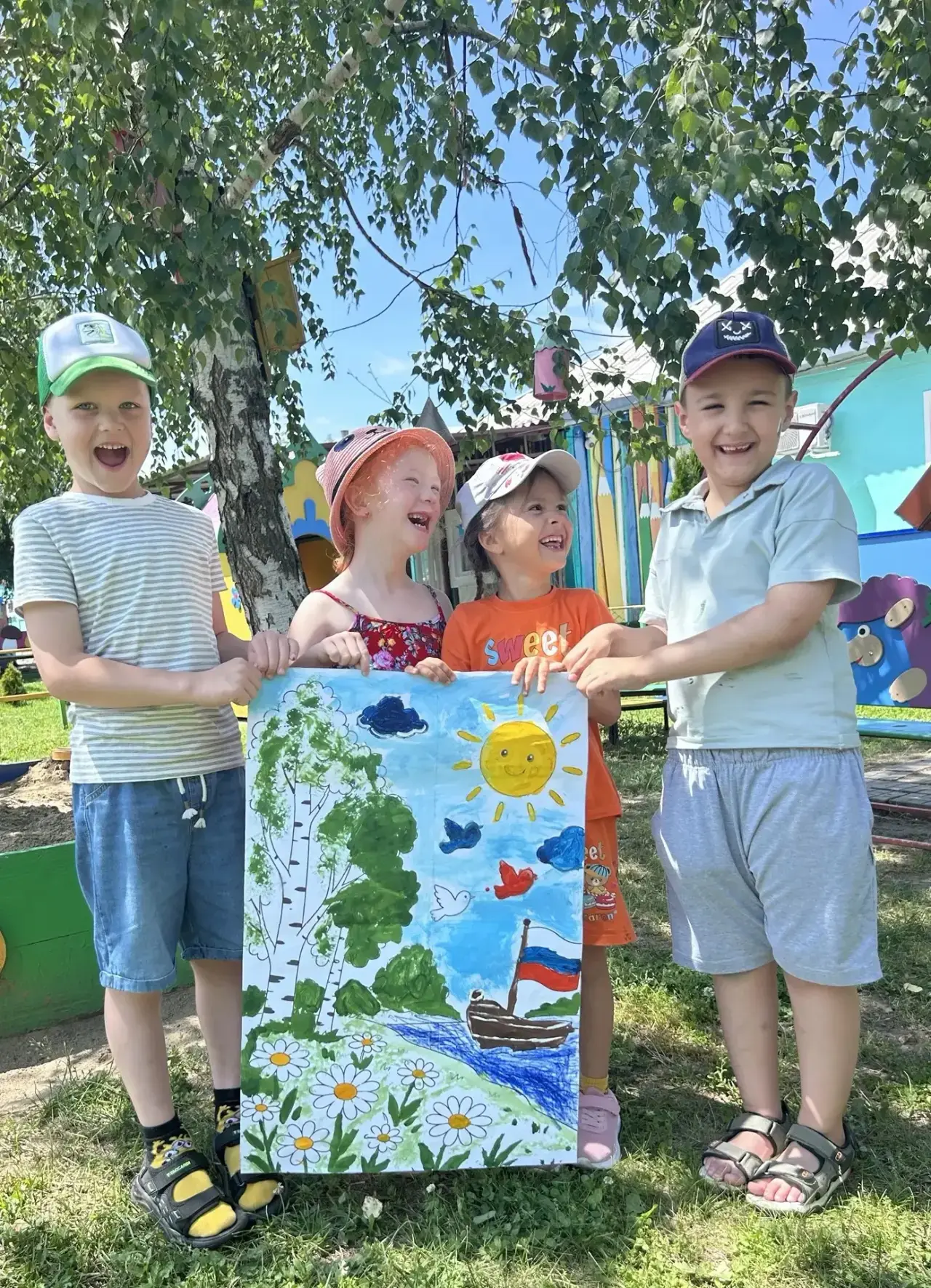 Что было сегодня в нашем детском садике? 😊Волшебство! ✨

Мы готовились ко Дню России🇷🇺 и наши мал