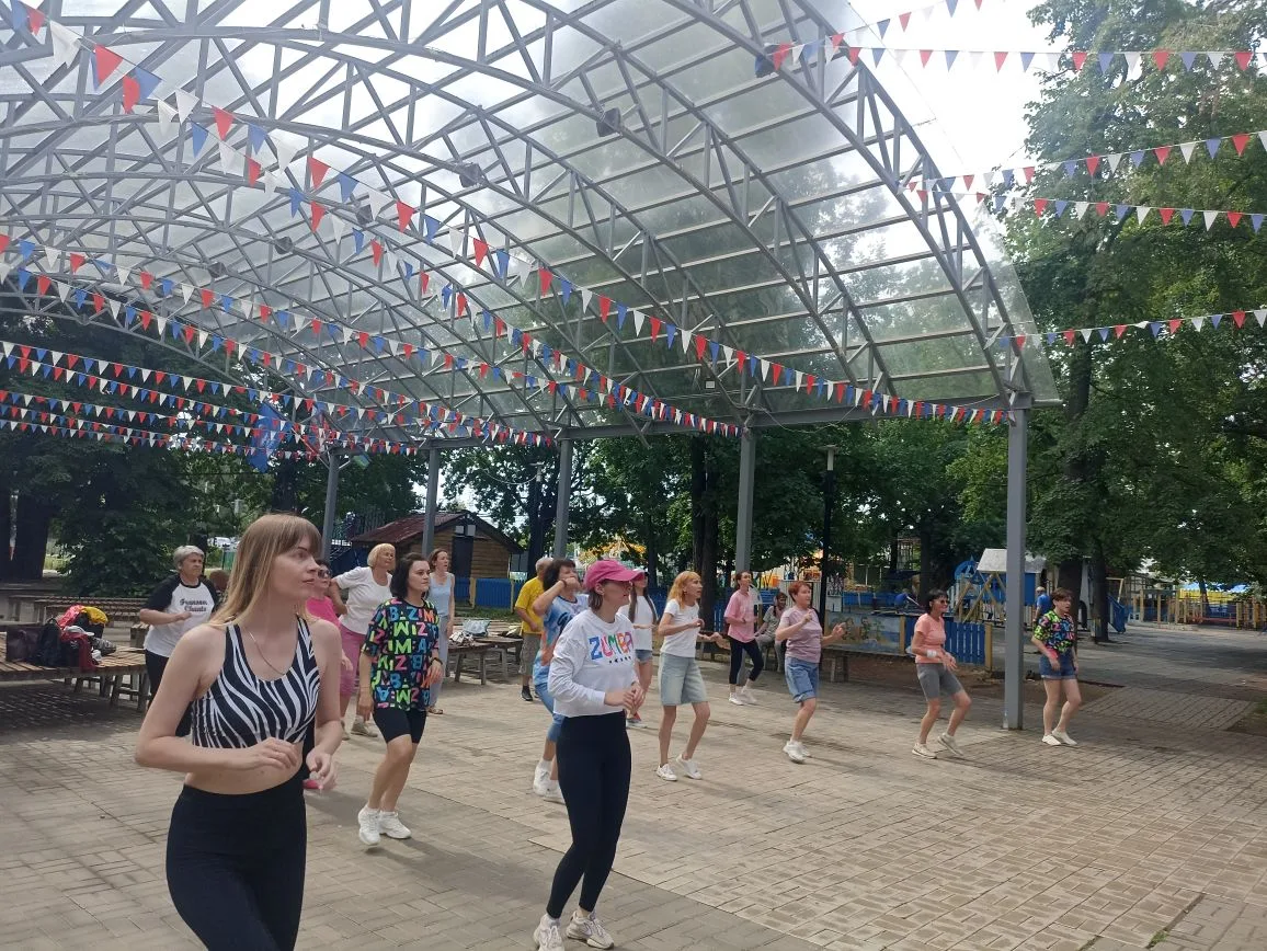 💃 Зумба в парке — и выходной уже удался!

Утро в Парке Прибрежном снова началось с музыки и движени