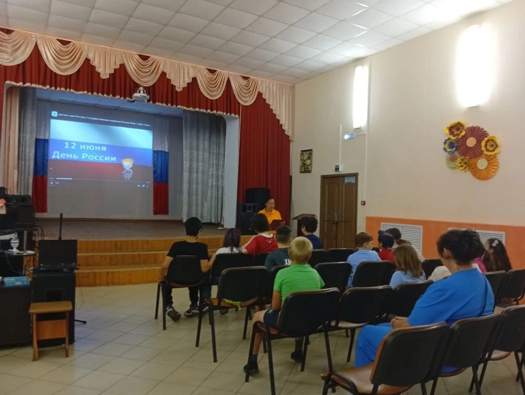 🇷🇺Ура! Сегодня — День России! Это значит, что пора улыбаться пошире, гордиться нашей большой и дру