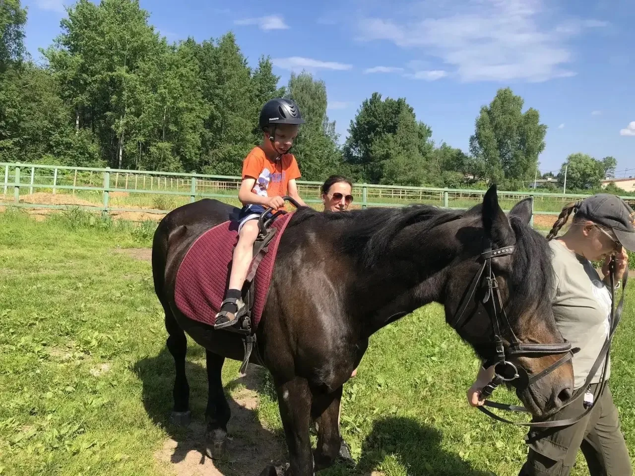 В Дмитровском округе лошади дарят заботу и радость 🐴❤️

9 июня в СК «Буденновец» прошло особенное з
