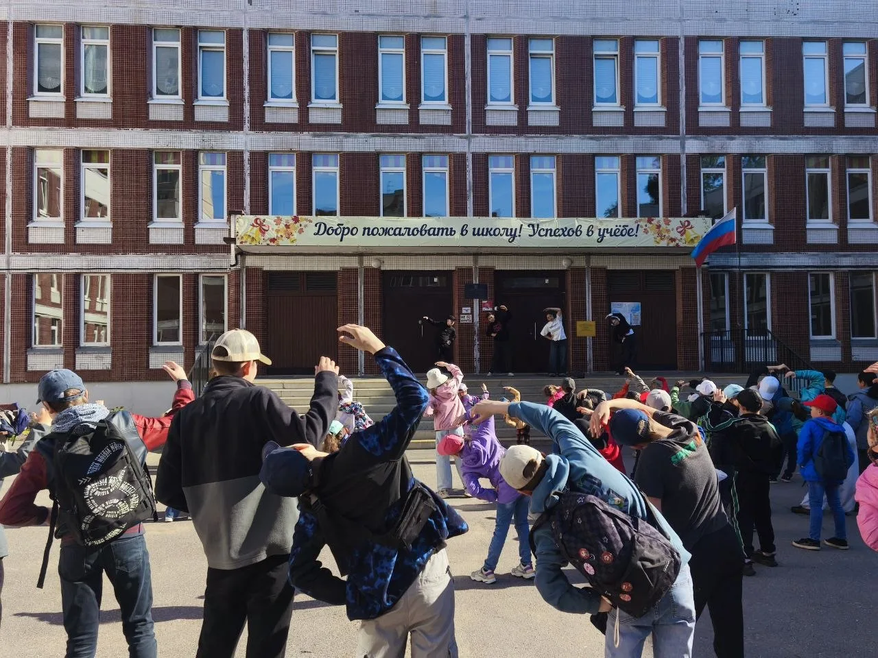 🌞 2 июня — ещё один яркий день нашей смены!
Утро началось с бодрой зарядки, линейки и вкусного завт