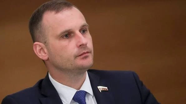 Разграничить олимпиадников и поступающих в вуз по общему конкурсу предложили в Госдуме.

Автором ини