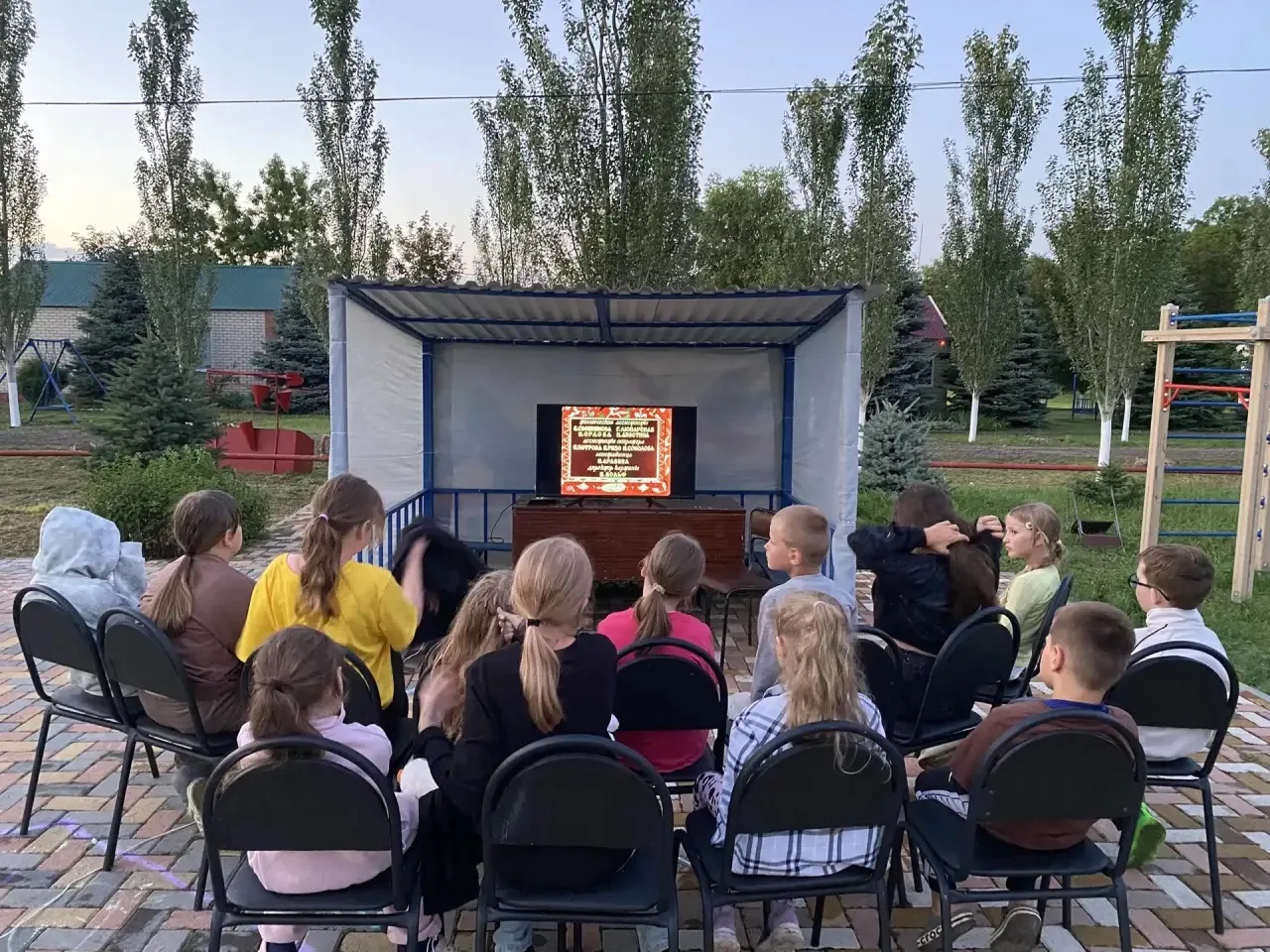 🎬🍿Вечерний кинопросмотр в Колоске 🌾

Сегодня вечером для самого младшего отряда была показана Ска