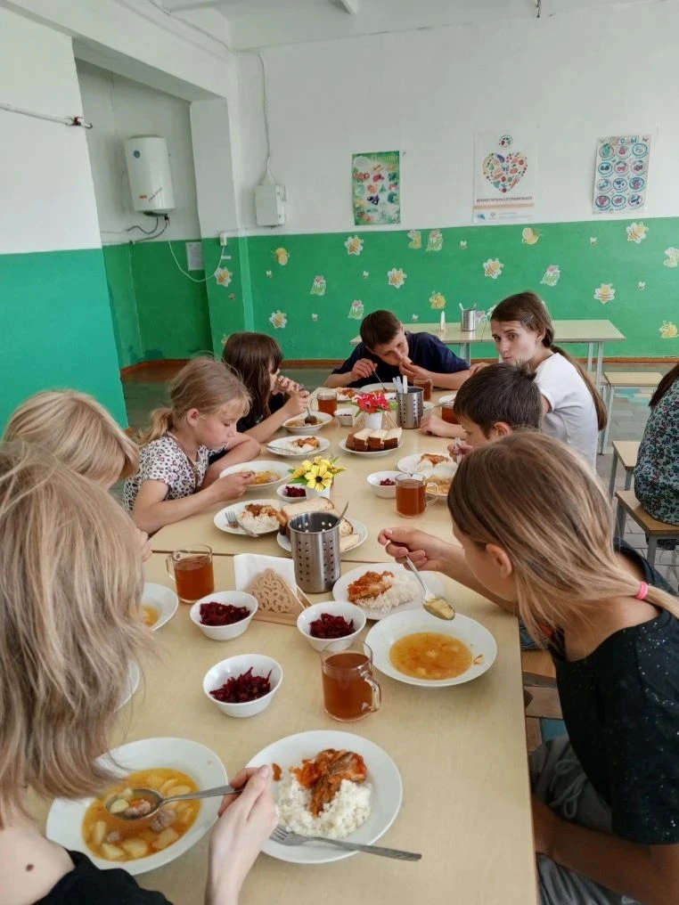 Второй день летнего пришкольного лагеря прошёл на УРА!
✨ Этот день в нашем пришкольном лагере оказал
