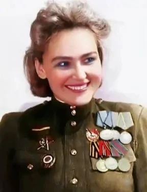 Эта красивая девушка!

Софья Аверичева родилась в Амурской области в семье геолога, рано потеряла ма