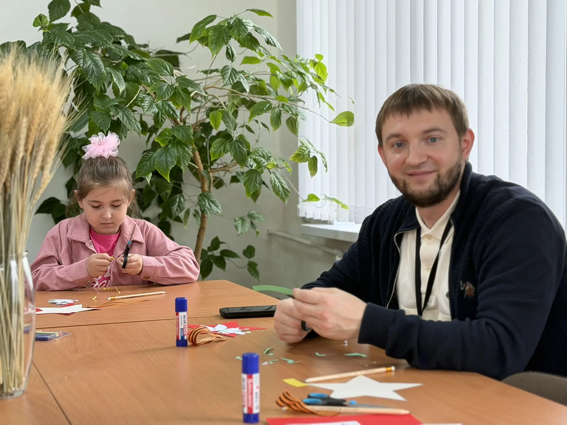 Вместе с юными мастерами подготовили открытки с теплыми пожеланиями для ветеранов.

Мастер-класс был