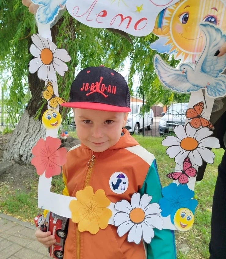 🌅 Здравствуй, лето! 🌅
Друзья, мы рады приветствовать долгожданное лето! 🌞 В средней группе начина