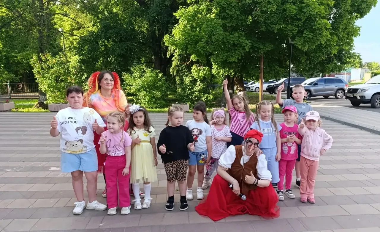 Сегодня на площадке возле Дома культуры случилось настоящее летнее волшебство! ✨

Мы дали старт наши