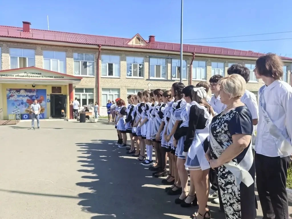 Последний звонок… Всегда волнующий, но при этом радостный день. Наши выпускники - на старте взрослой