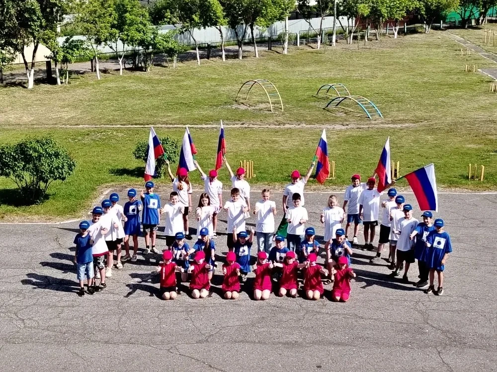 🇷🇺День России: неделя гордости, творчества и единства в нашем пришкольном лагере «Ромашка»

🇷🇺12