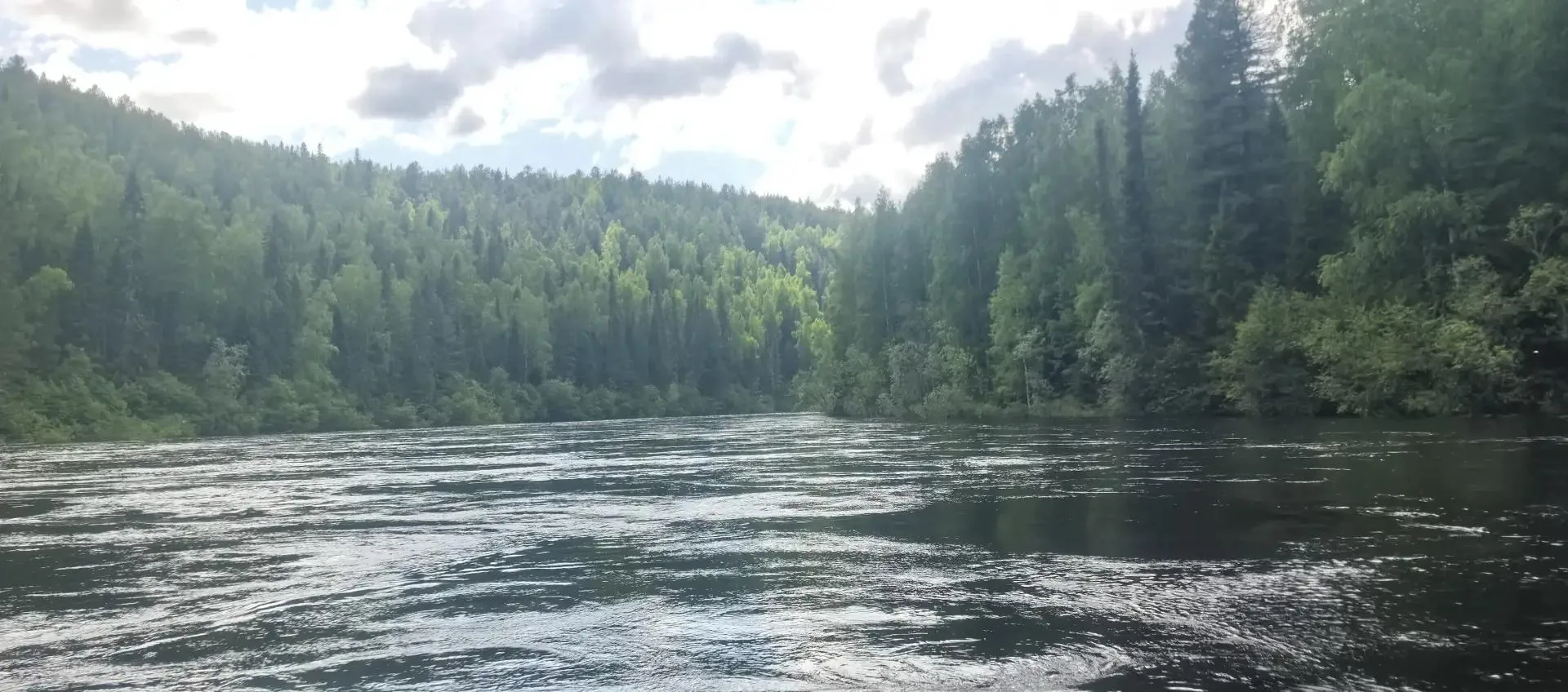 Наш сплав по Лозьве состоялся вопреки всему.

Прогноз обещал дождь, воды в реке было много, некоторы