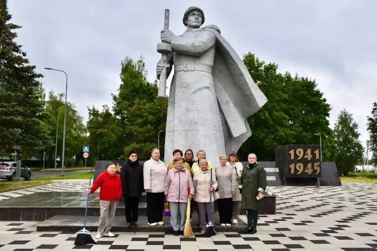 Уборку воинских захоронений и памятников провели в районе Бекасово

🏢Представители управы района Бе