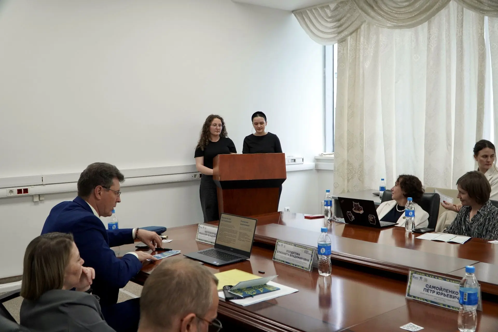 ⚖️ На базе Юридической школы ДВФУ состоялся круглый стол по конкурентному праву «Этика, закон и рекл