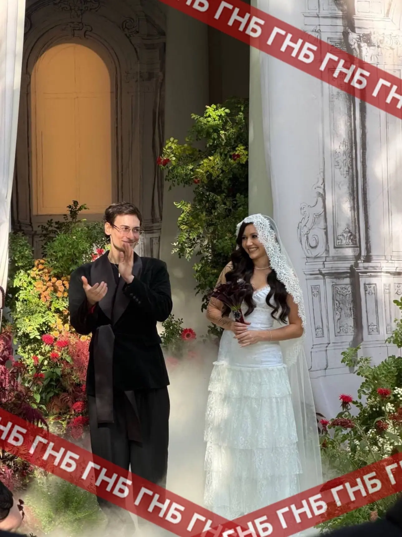 Bushido Zho и его возлюбленная Ева сыграли свадьбу! 💍

Ребята сегодня стали мужем и женой.

Поздрав
