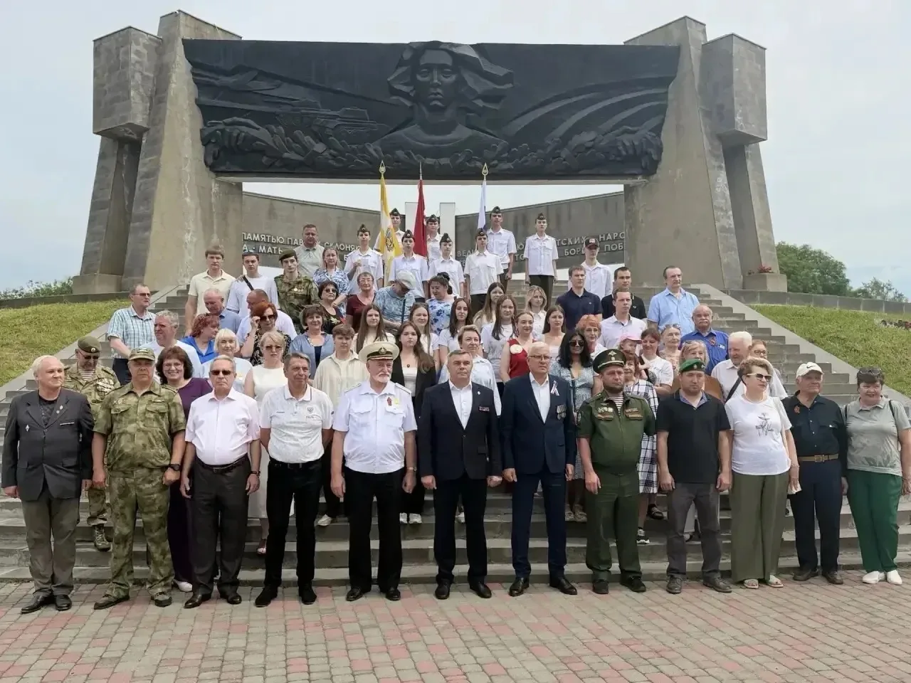 В Минеральных Водах состоялось торжественное мероприятие, посвящённое 50-летию мемориала «Огонь Вечн