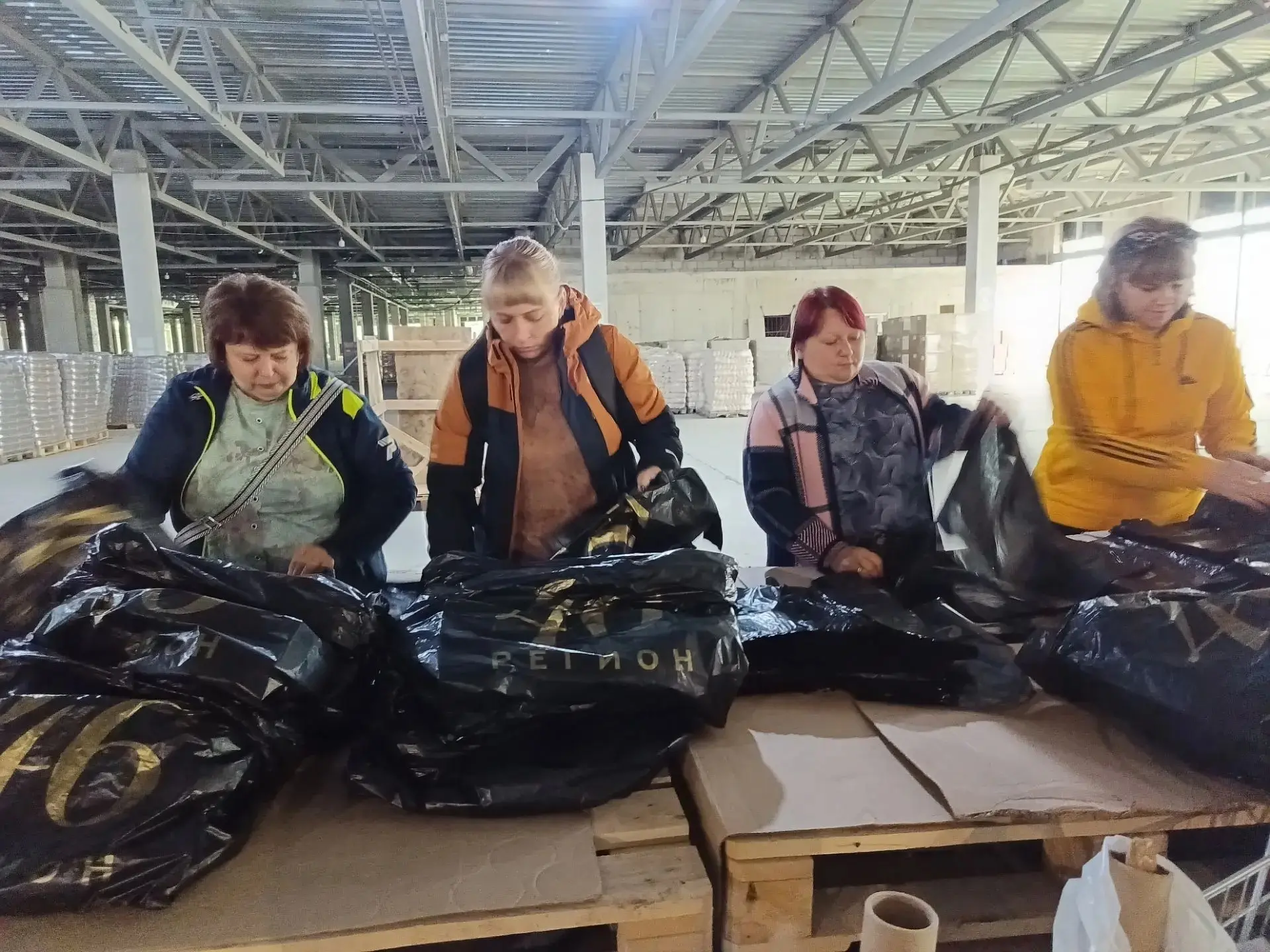 #Волонтерство#Культура46#КонышевскийРайон
Вчера библиотекари Конышевского района выезжали для работы