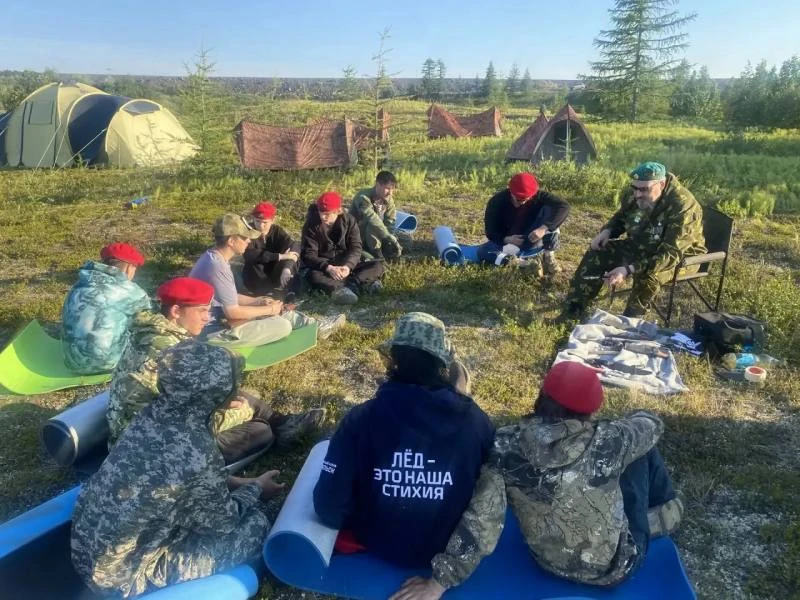 🏕️ В Норильске прошёл военно‑патриотический полевой выход «Тропа разведчика» для юнармейцев 

📌 Он