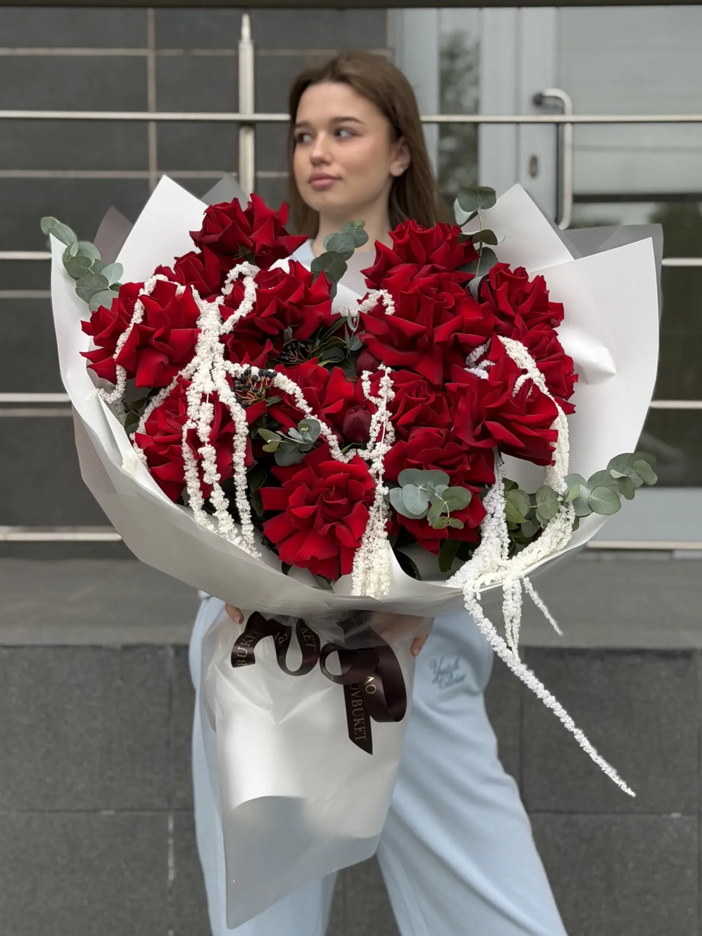Быстро и бережно доставим Ваш букетик 
💌 ПОДАРИМ открытку с вашими пожеланиями 
📷 Отправим фото/ви