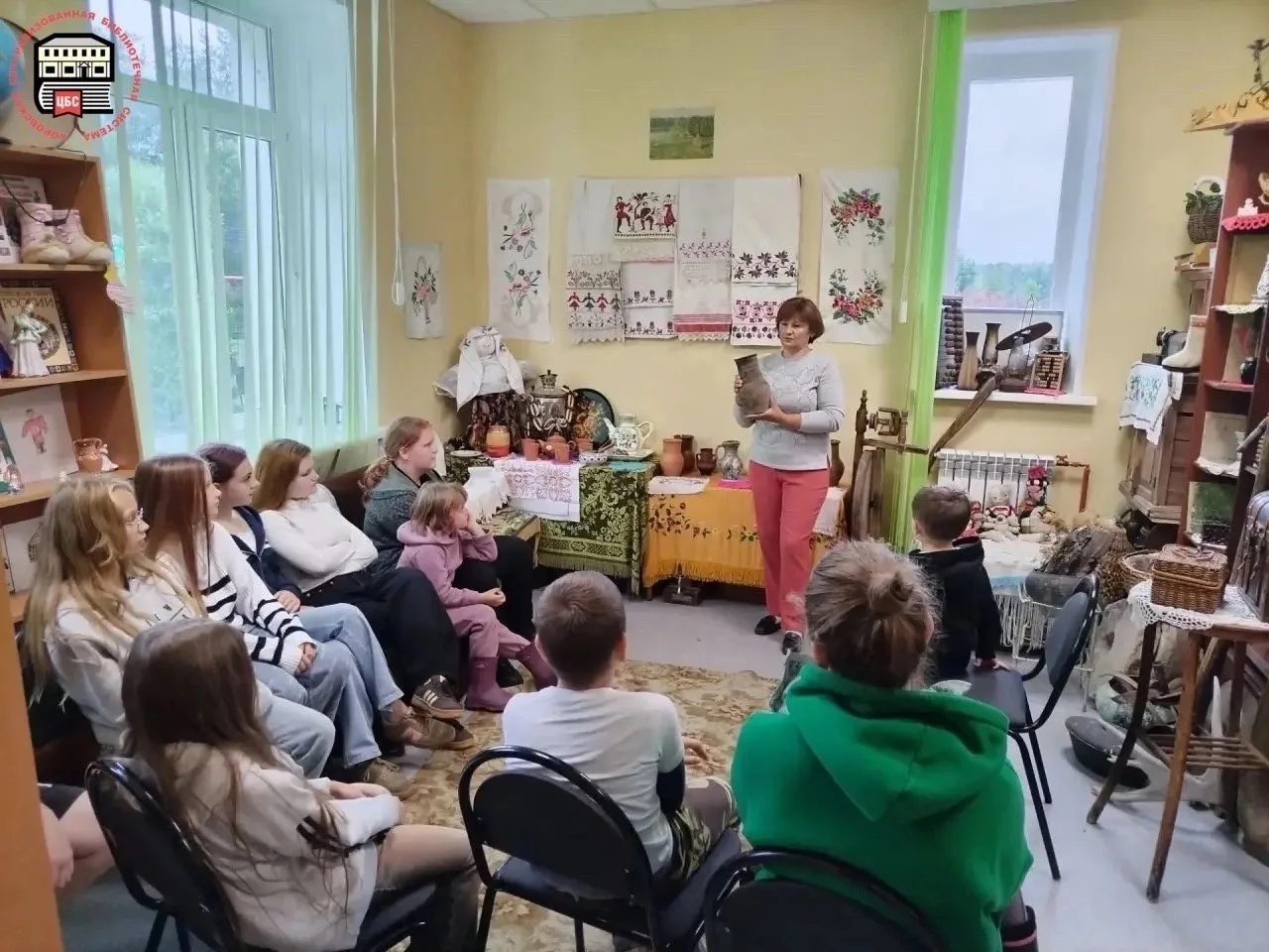 В серединской сельской библиотеке прошло мероприятие, посвящённое дружбе, взаимовыручке и доброте!

