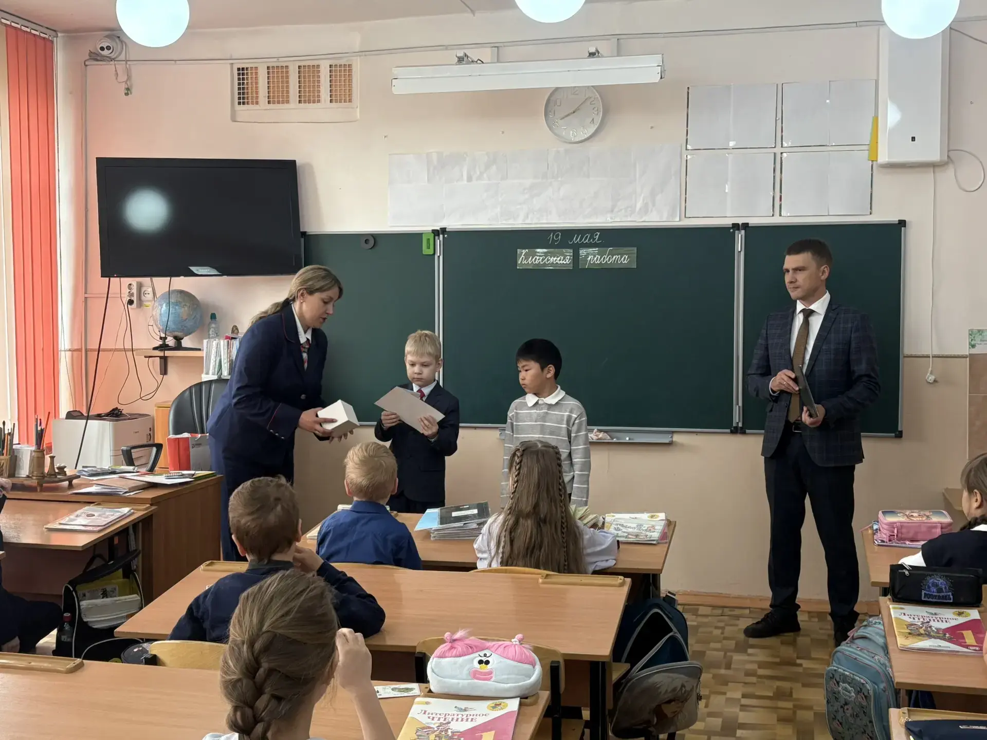 К нам приехали важные гости! 🚂🎉
В нашей школе случился приятный сюрприз. К нам приехали сотрудники