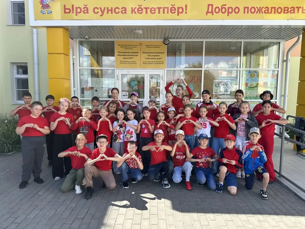 ✨ В пришкольном лагере «Радуга детства» стартовала увлекательная радужная неделя!🌈
Первый день посв