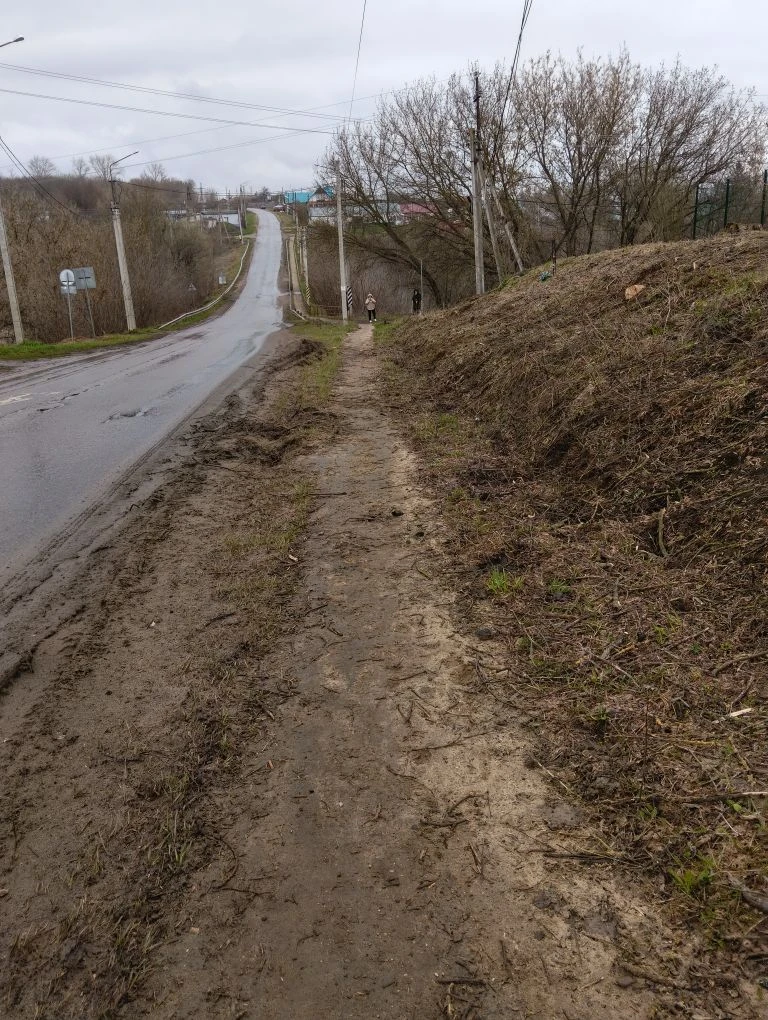 В рамках субботника сотрудники Рига-Васильевского управления провели уборку тротуара в с. Ильинка-1я