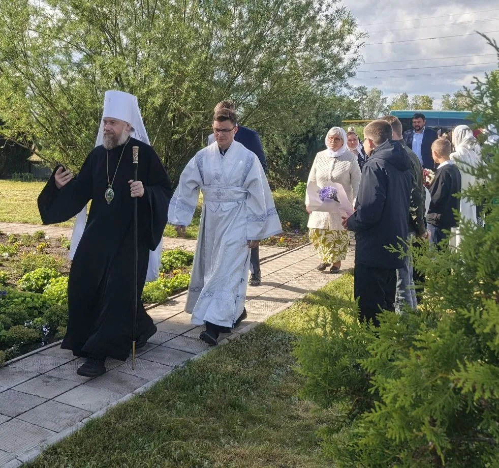 30 мая в Троицком храме состоялась божественная заупокойная литургия. Службу возглавил митрополит Во