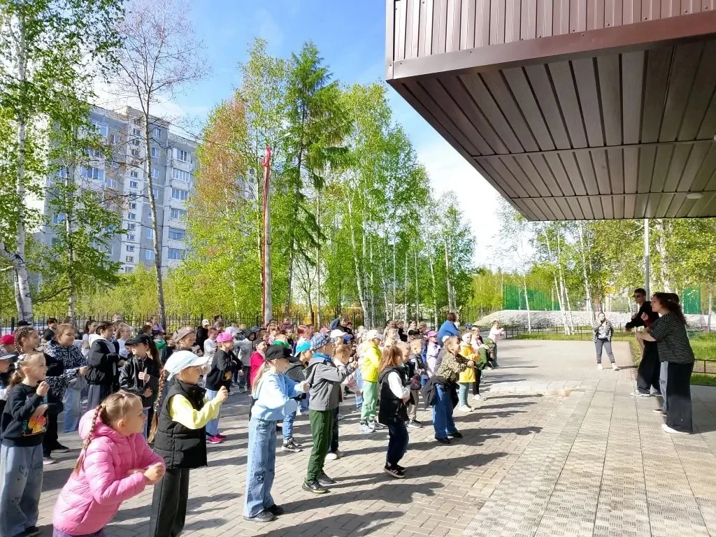 ‎
‎Быть здоровым – это модно!
‎Дружно, весело, задорно
‎Становитесь на зарядку.
‎Организму – подзаря