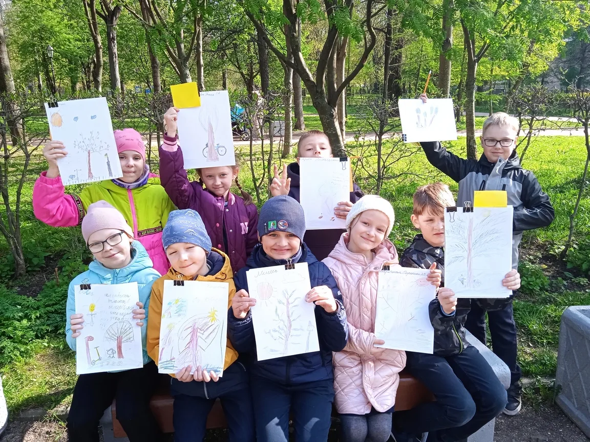 🎨Творческие занятия в сквере Декабристов

Самое радостное время в учебном году – вторая половина ма