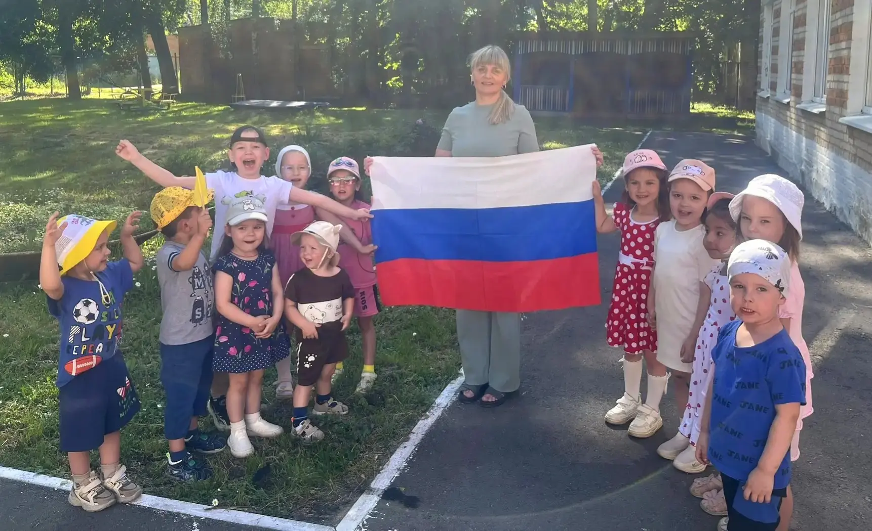 🎉 В нашем ДОУ прошло мероприятие, посвящённое Дню России! 🎉
Сегодня в нашем дошкольном образовател