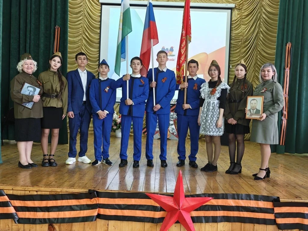 ТОРЖЕСТВЕННАЯ ЛИНЕЙКА ПАМЯТИ🎖

🇷🇺Сегодня, накануне Дня Победы, в гимназии для учащихся 1-11 класс