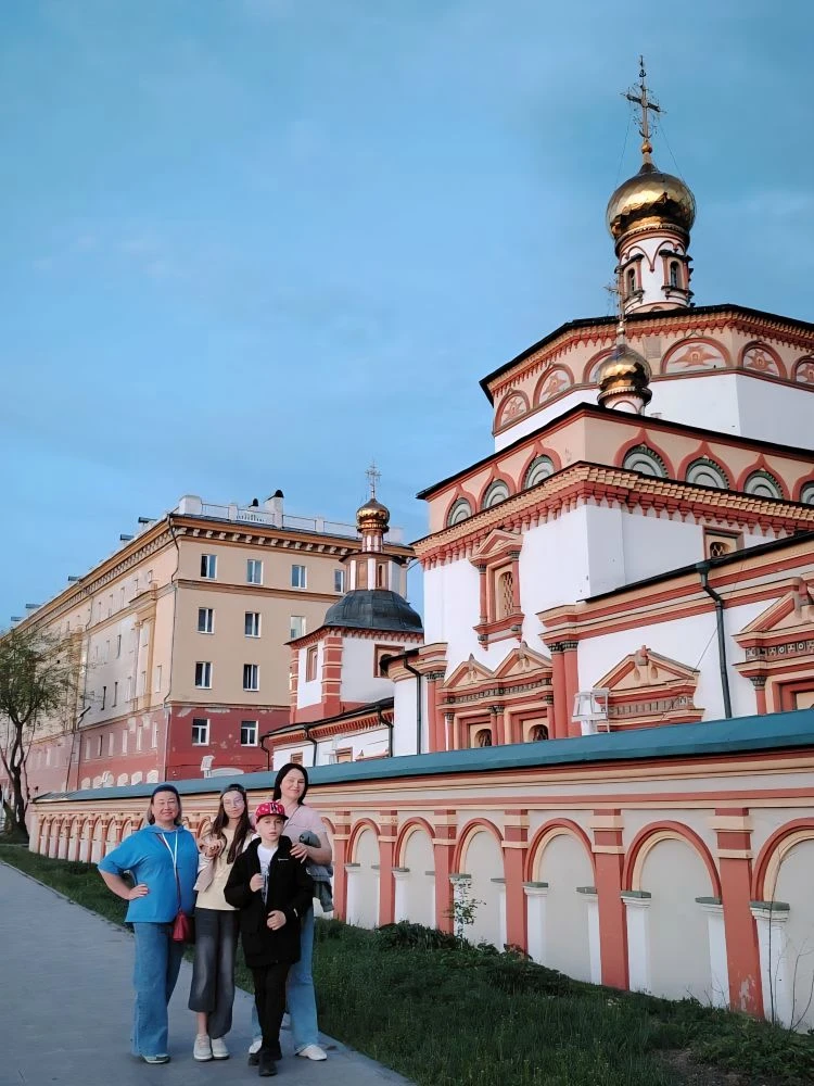 🇷🇺 Широка страна моя родная...
🎭 Школьный театр в Иркутске

Приключение ребят началось у самого и