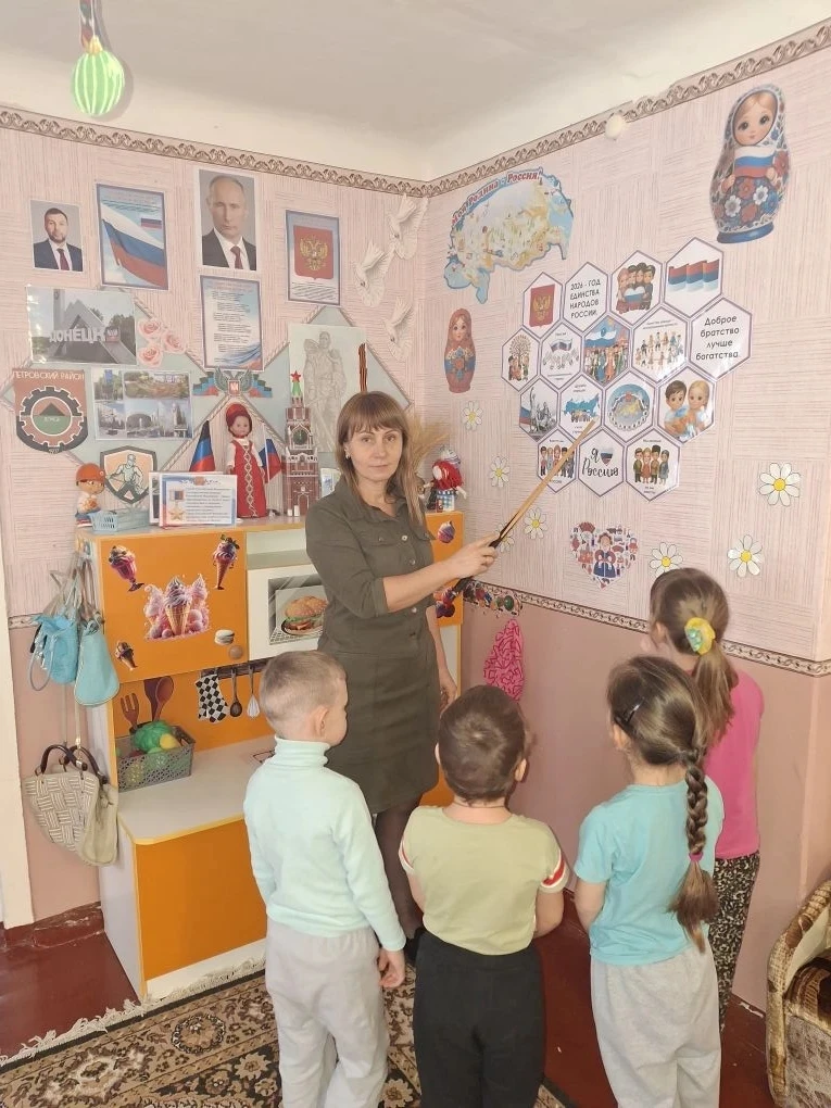 #ГОДДОШКОЛЬНОГООБРАЗОВАНИЯ
#ГОДНАРОДНОГОЕДИНСТВАНАРОДОВРОССИИ
В средней группе  "Улыбка" прошла увле