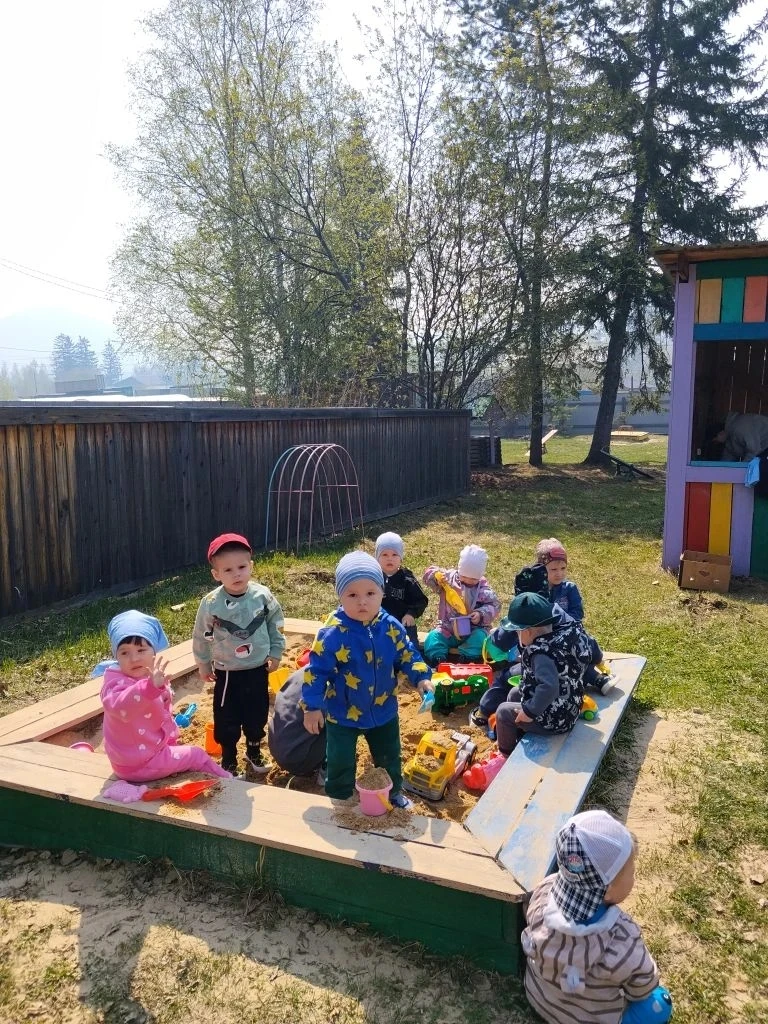 Первая прогулка детей группы раннего возраста! 
🧒🌳
Сегодня наши маленькие исследователи впервые вы